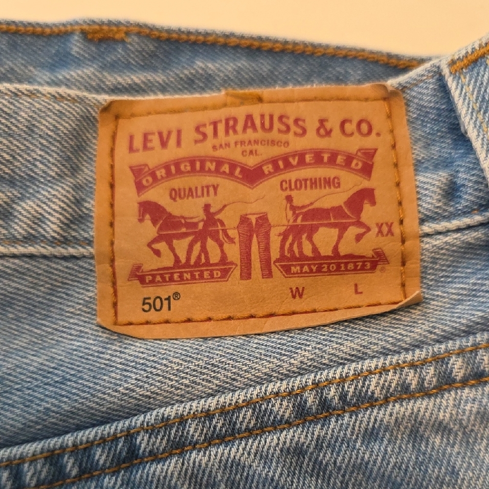 Levi's 501 Original Distressed High Rise Denim Shorts Light Wash Size 28 Cutoff - Picture 8 of 10